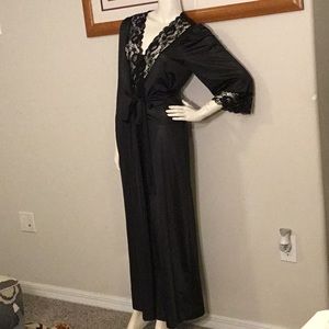 VINTAGE 1960 LORRAINE USA   BLACK LACE SLEEPWEAR